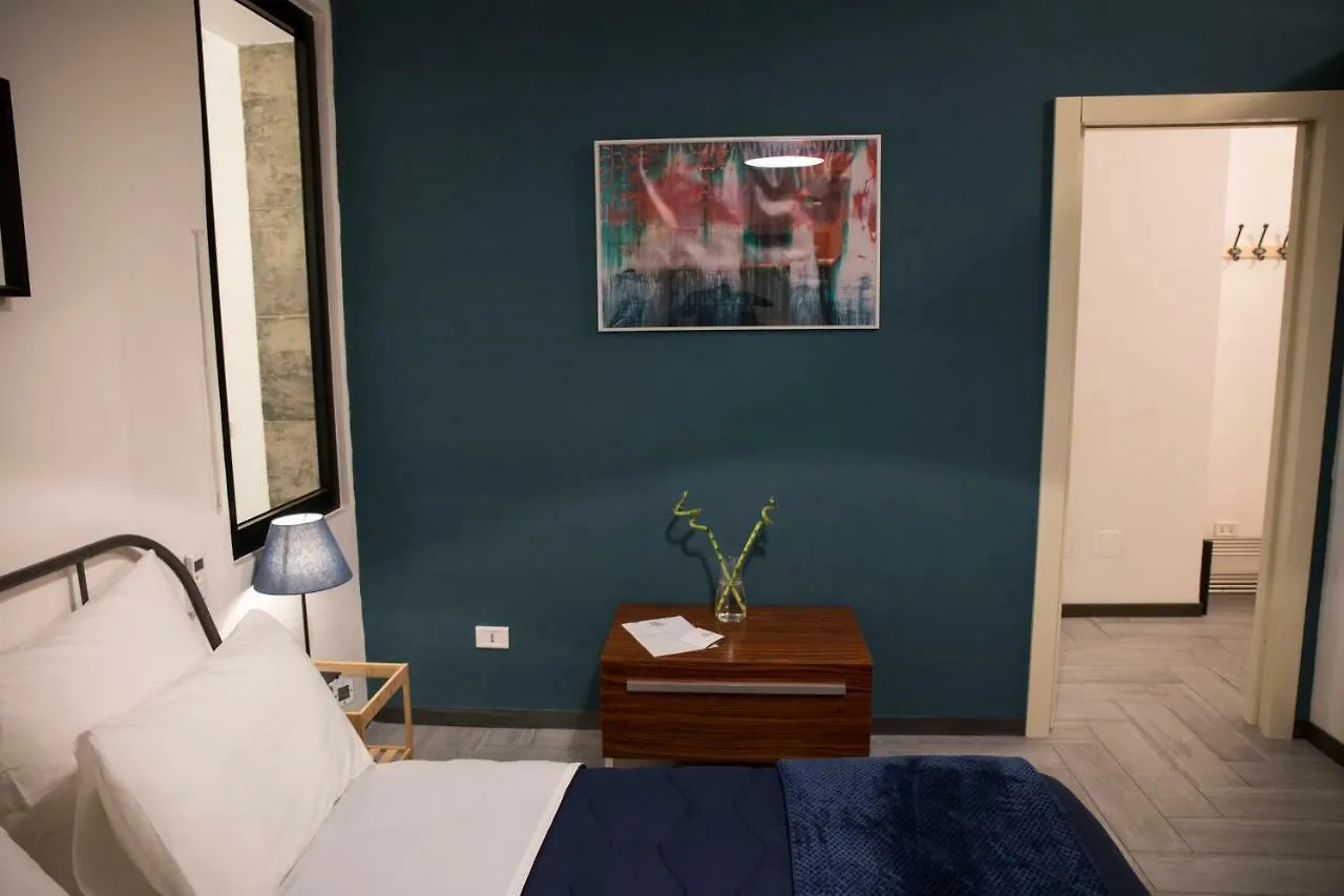 Style And Room Neapel 0*,  Italien